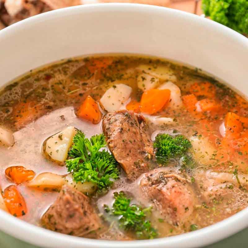 Bebê pode comer carne? Quando e Como oferecer